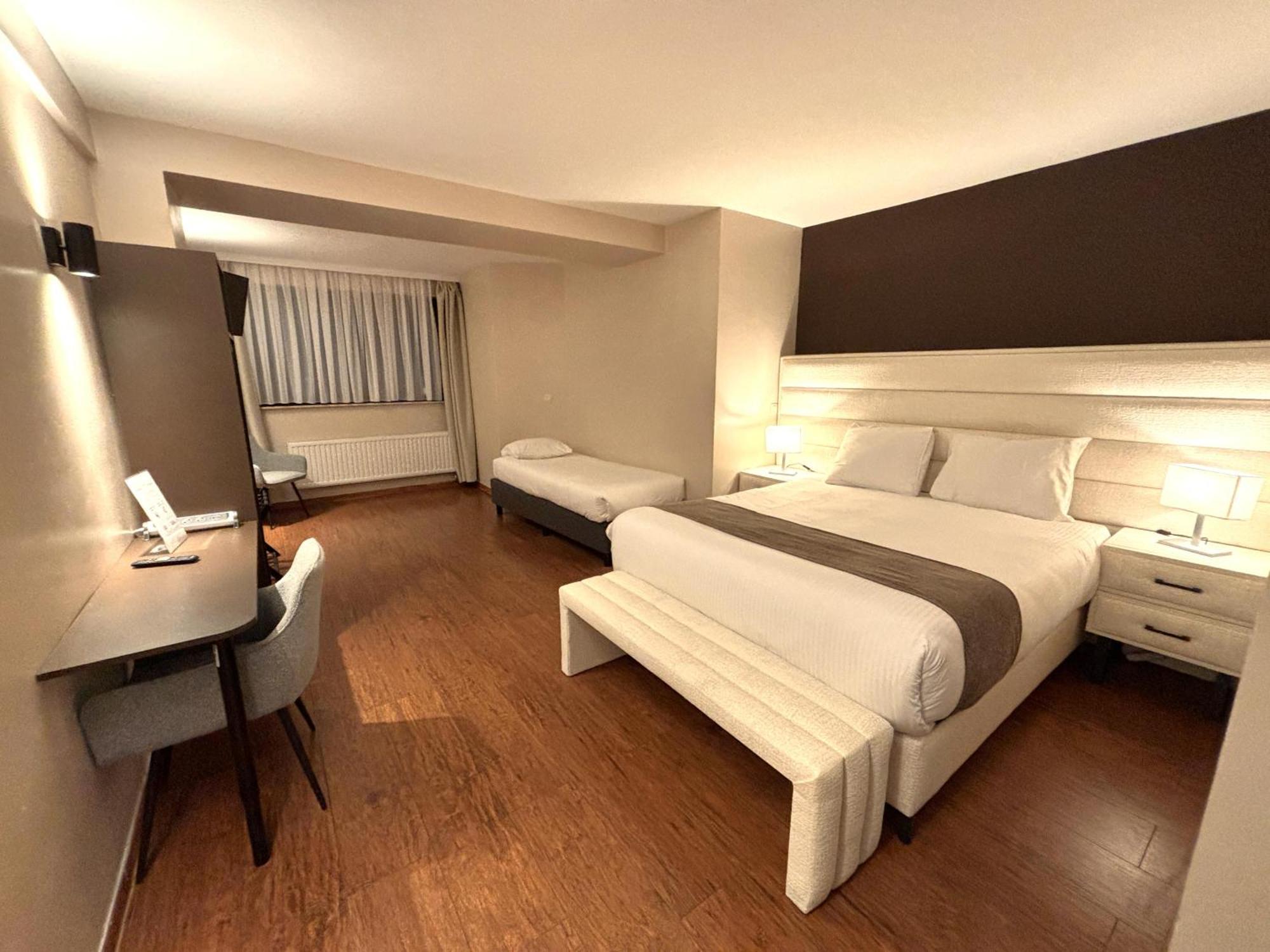 Escale Hotel Saint-Gilles ภายนอก รูปภาพ
