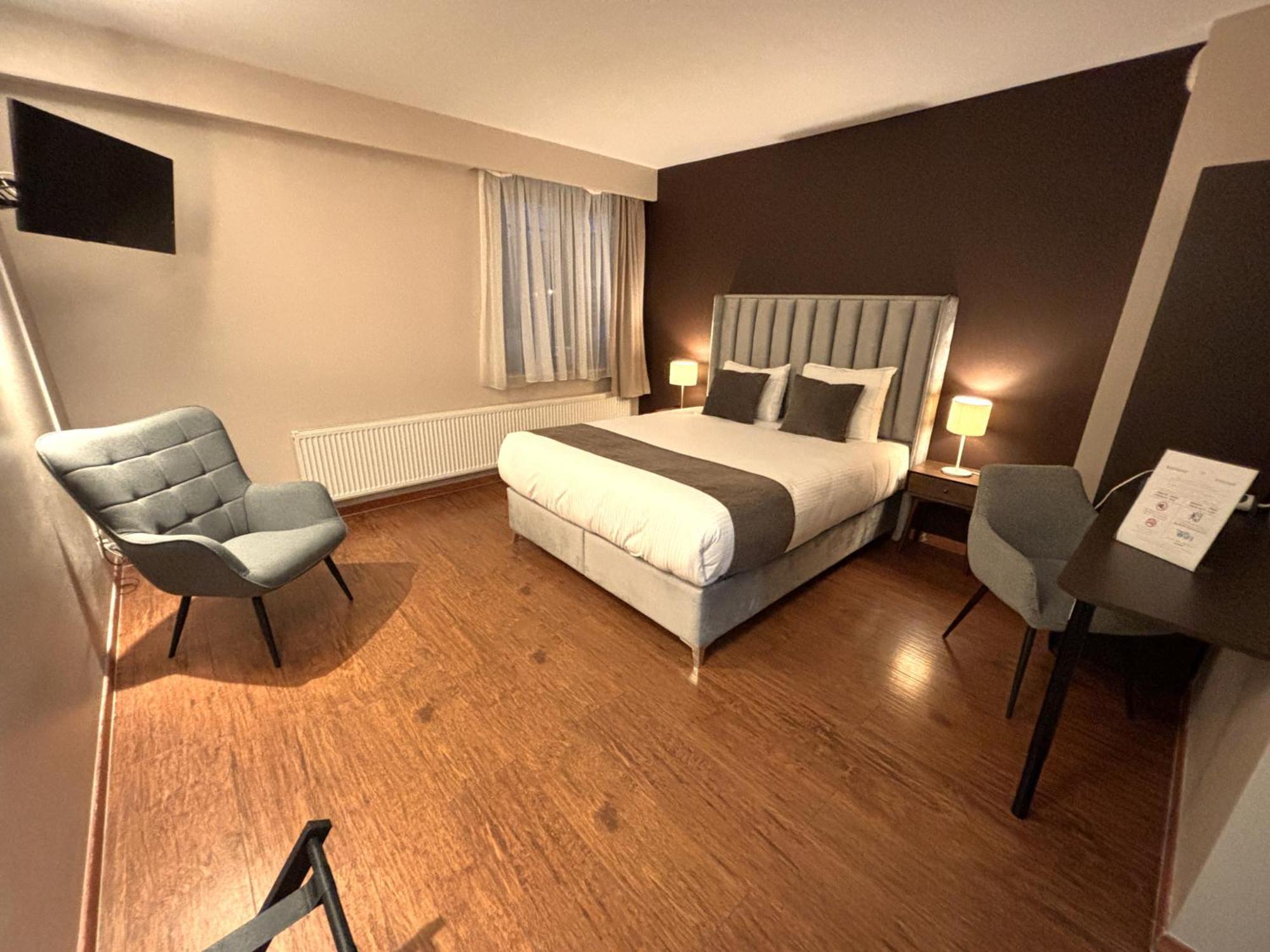 Escale Hotel Saint-Gilles ภายนอก รูปภาพ