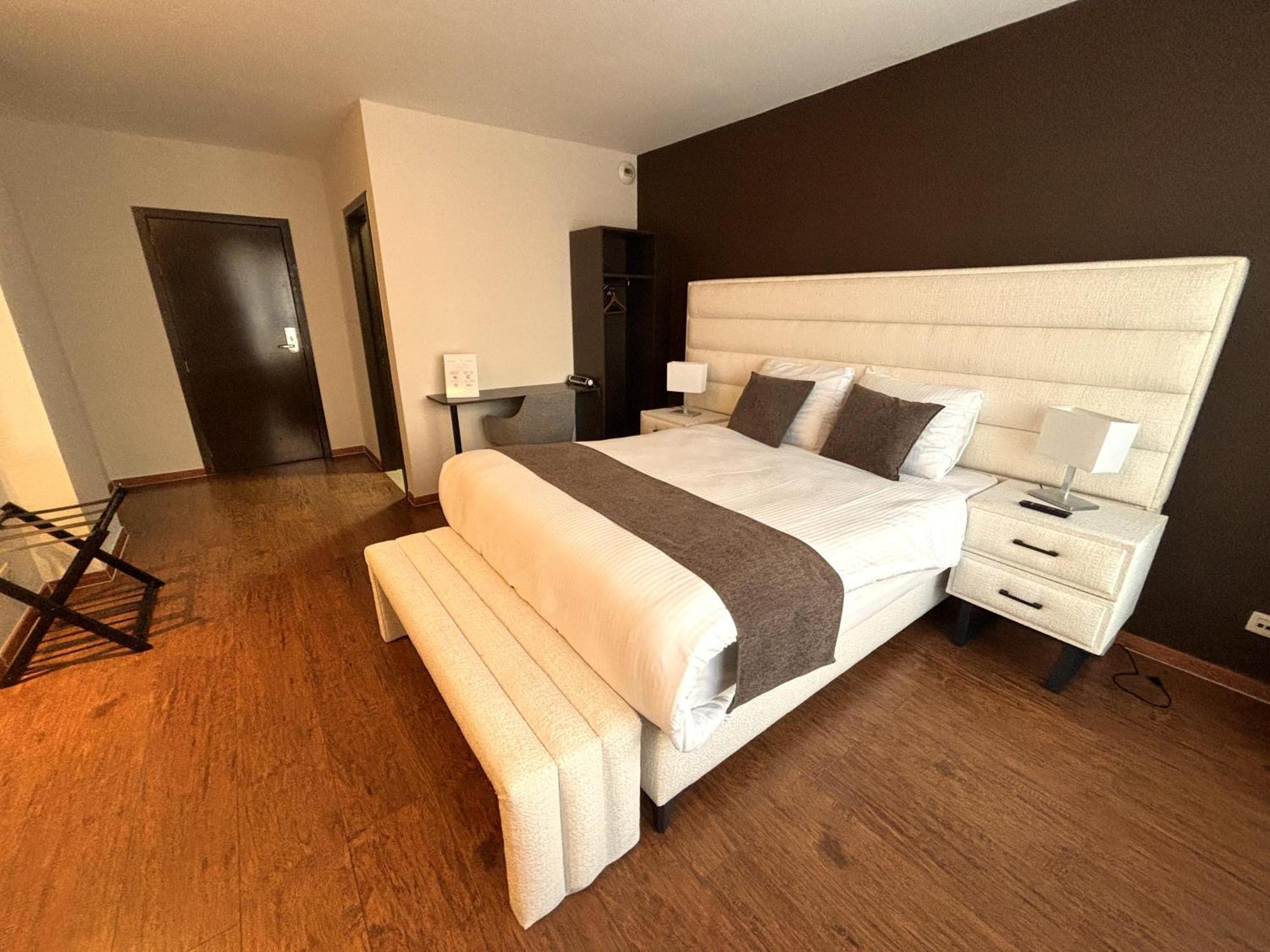Escale Hotel Saint-Gilles ภายนอก รูปภาพ