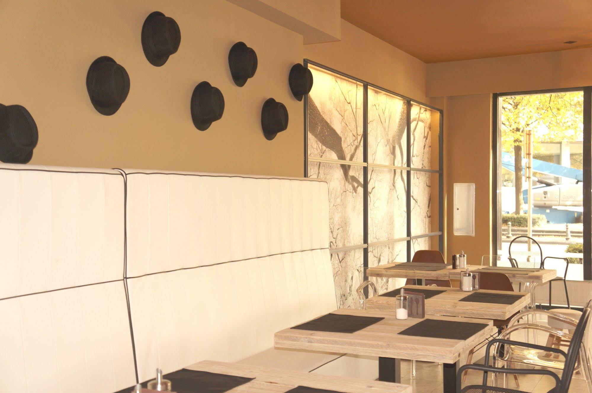 Escale Hotel Saint-Gilles ภายนอก รูปภาพ