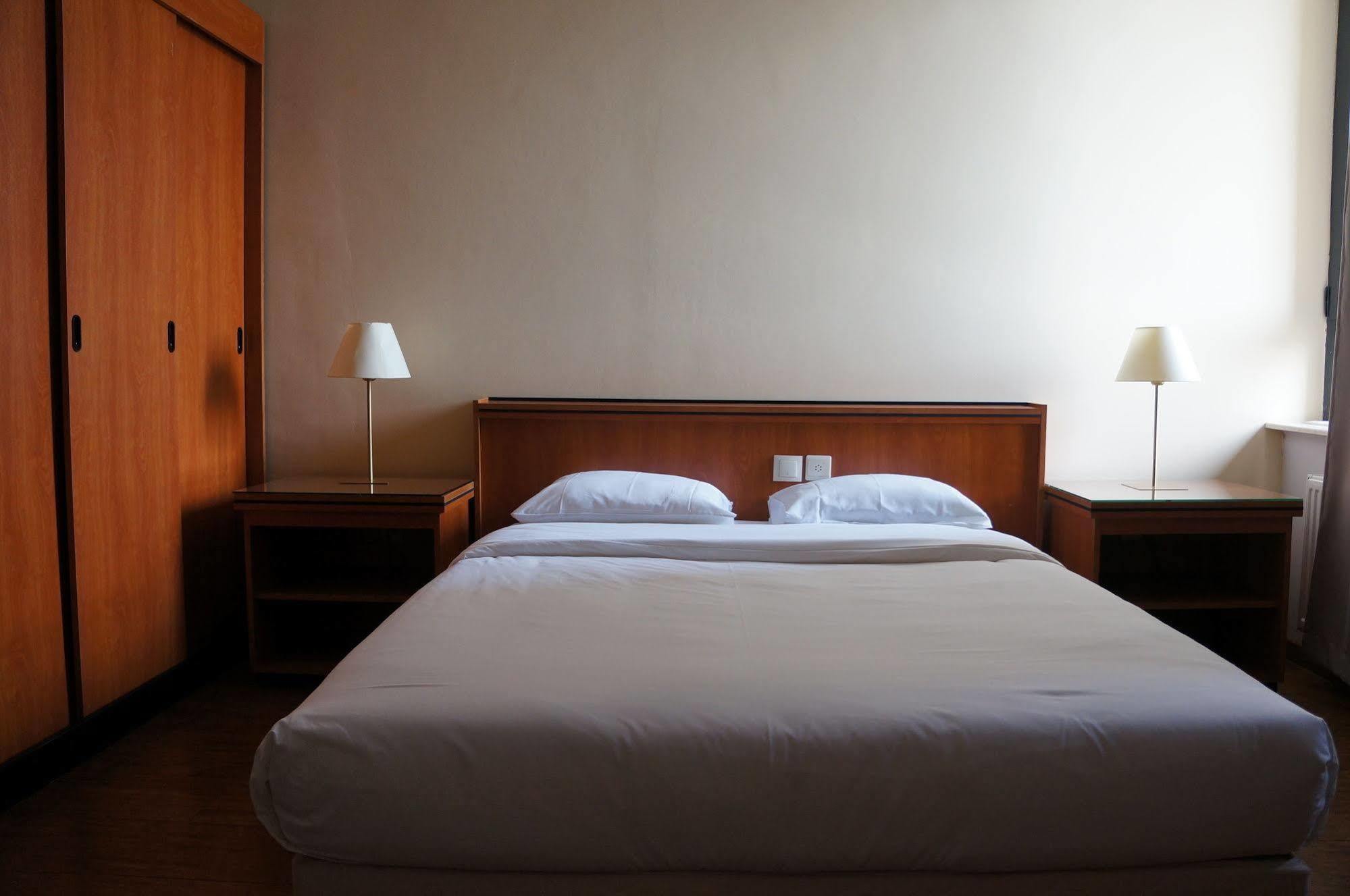 Escale Hotel Saint-Gilles ภายนอก รูปภาพ
