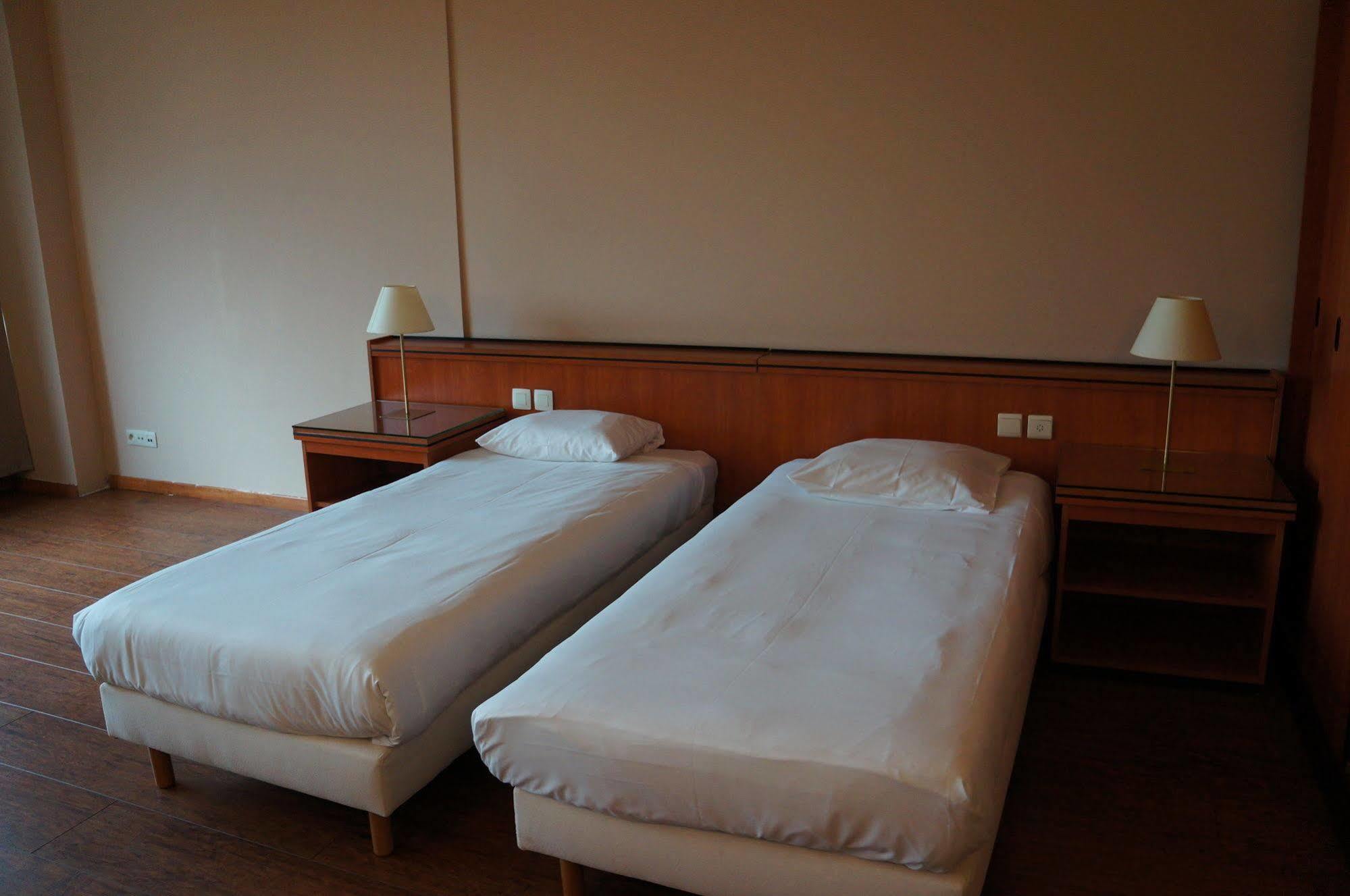 Escale Hotel Saint-Gilles ภายนอก รูปภาพ