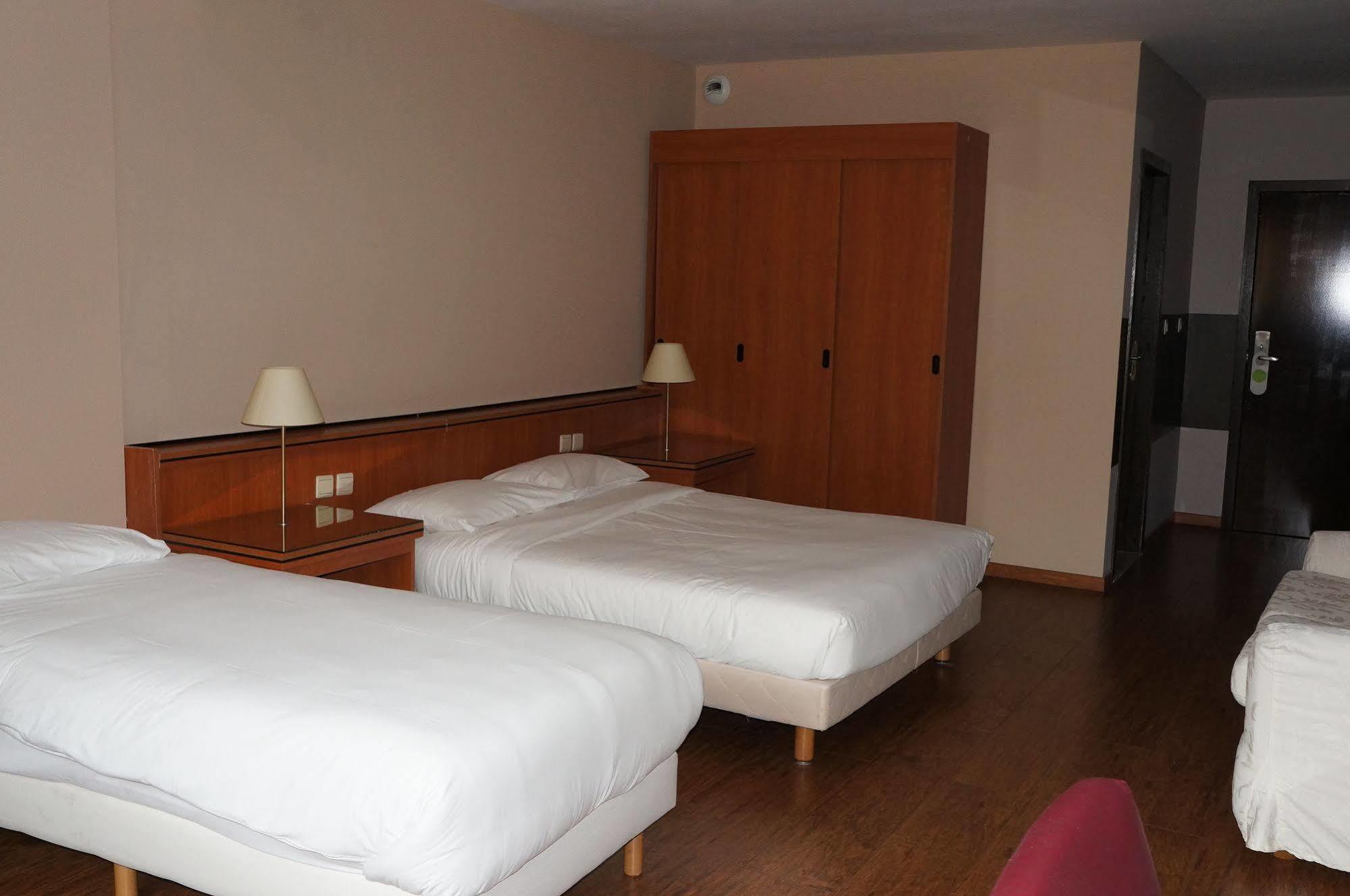 Escale Hotel Saint-Gilles ภายนอก รูปภาพ