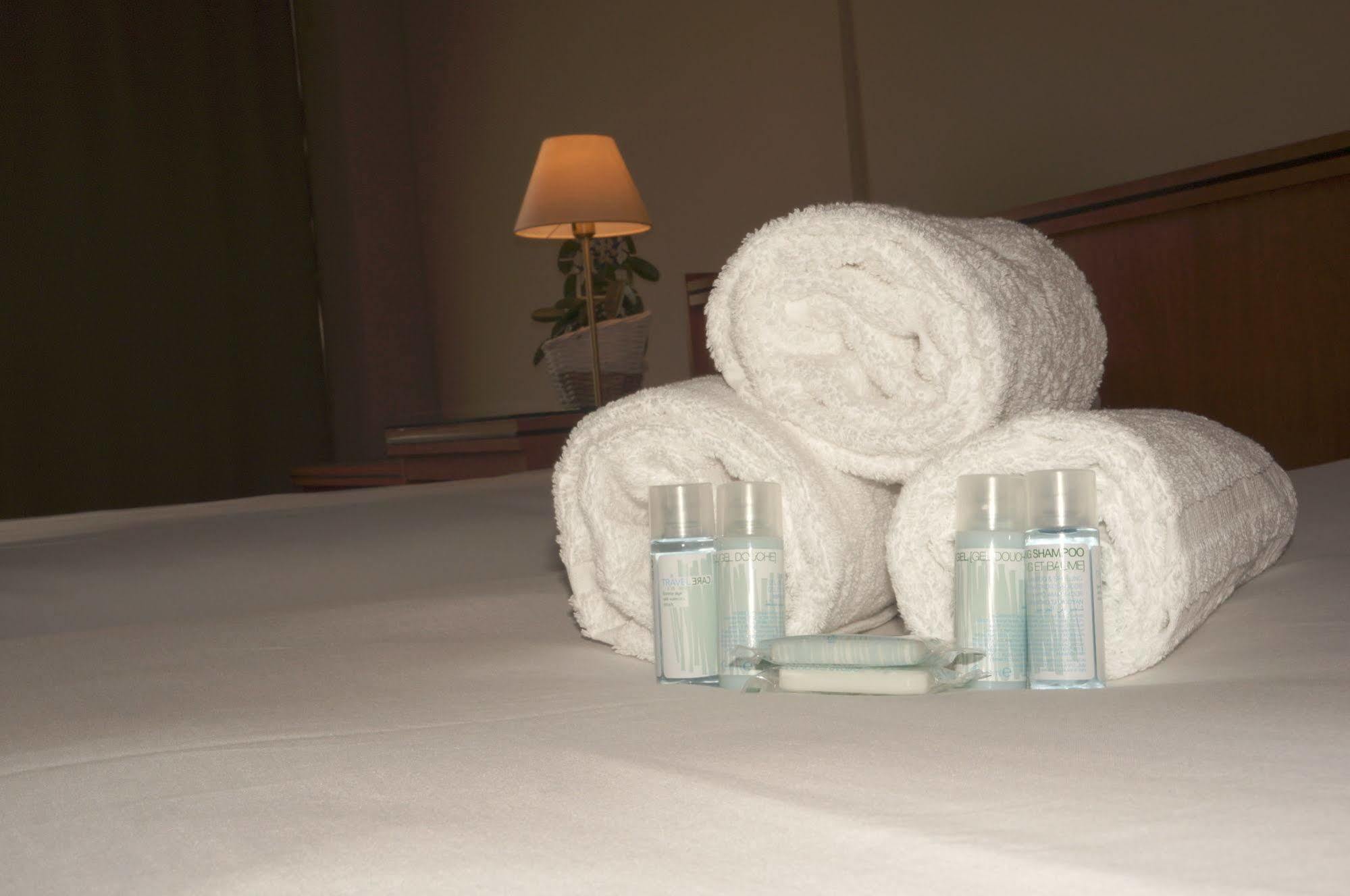 Escale Hotel Saint-Gilles ภายนอก รูปภาพ