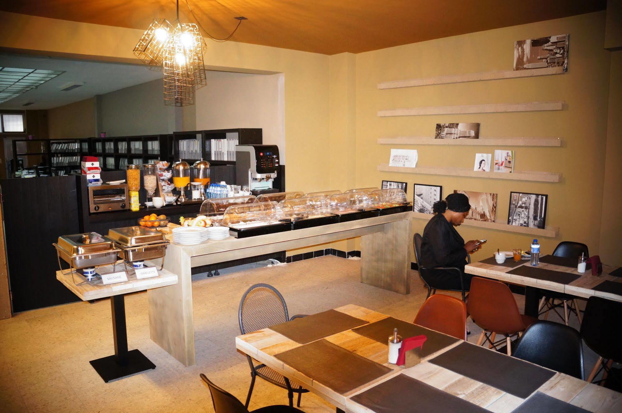 Escale Hotel Saint-Gilles ภายนอก รูปภาพ